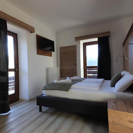 Hotel Alla Rocca Varena Eksteriør bilde