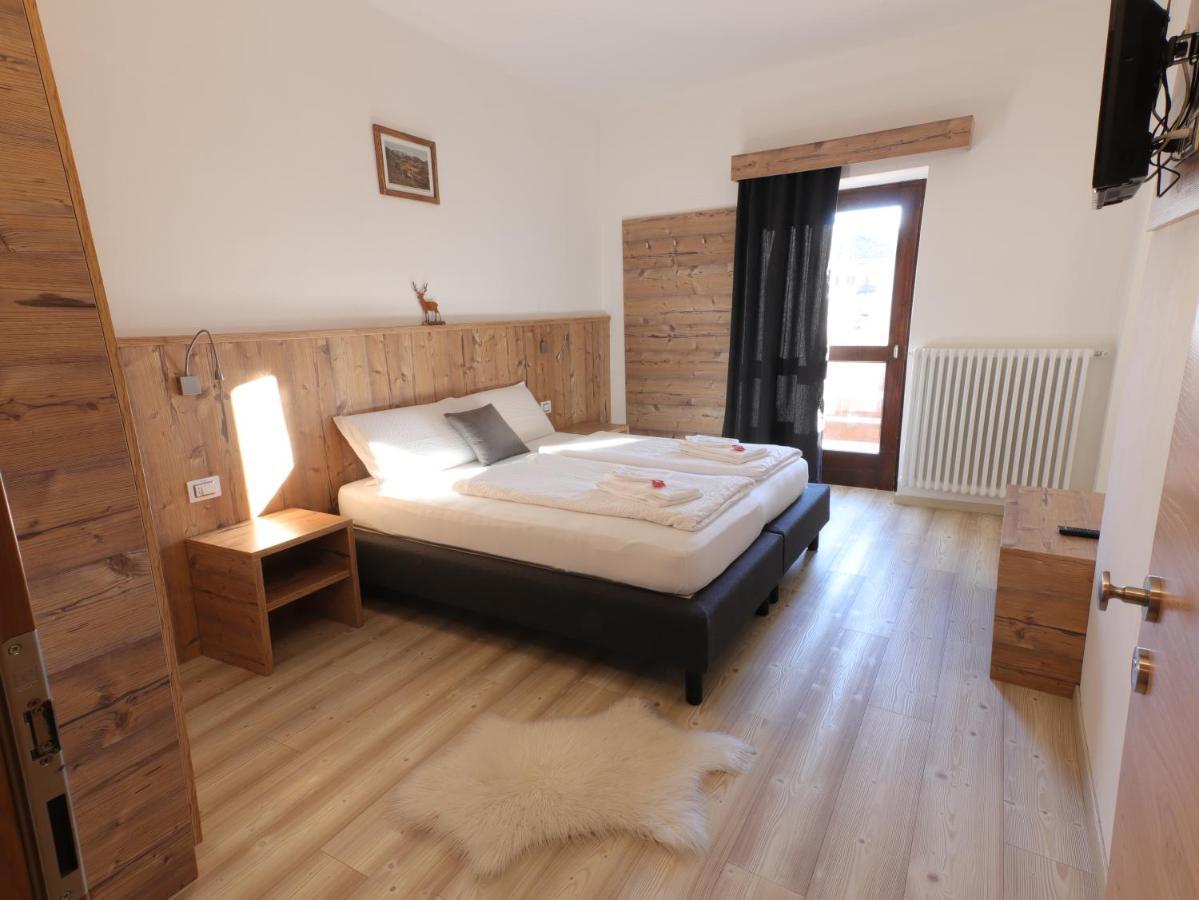Hotel Alla Rocca Varena Eksteriør bilde
