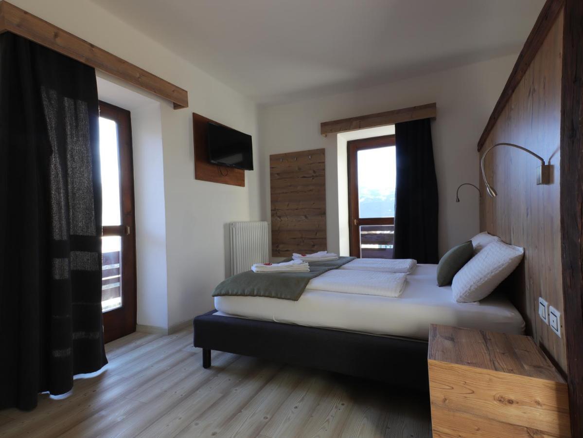 Hotel Alla Rocca Varena Eksteriør bilde