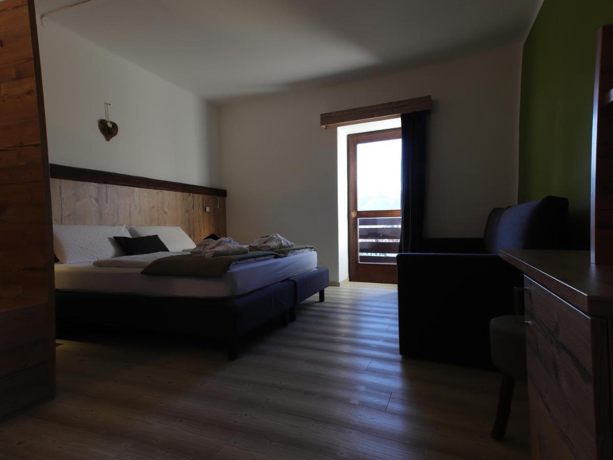 Hotel Alla Rocca Varena Eksteriør bilde