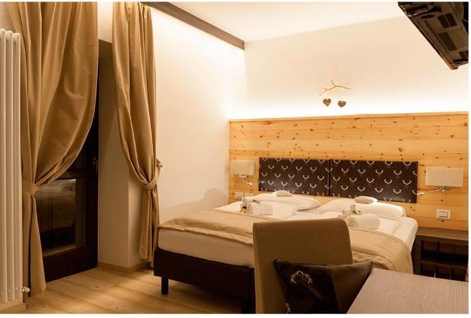 Hotel Alla Rocca Varena Eksteriør bilde