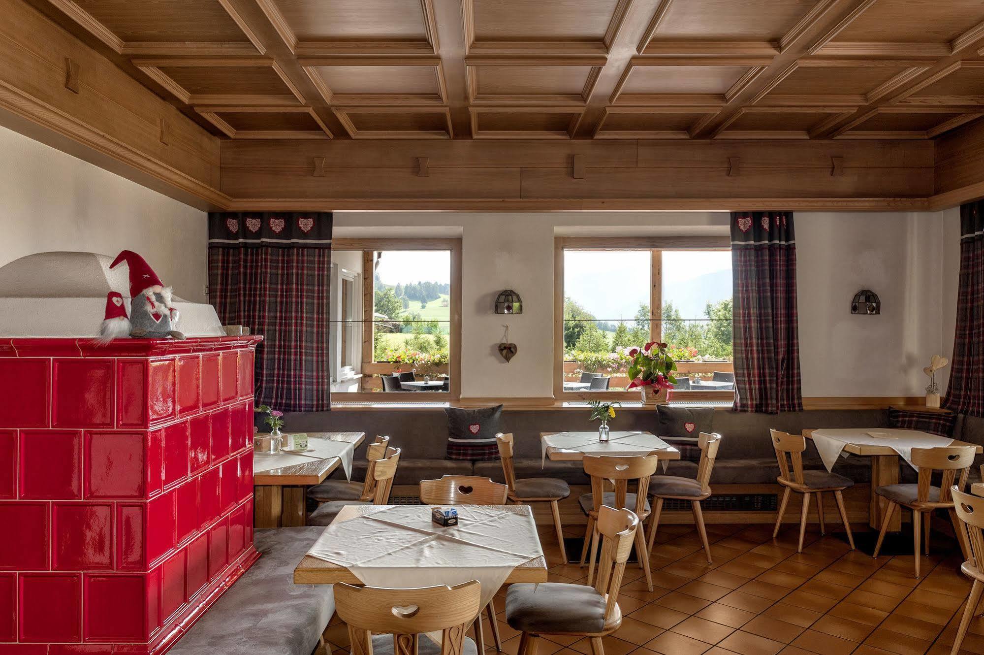 Hotel Alla Rocca Varena Eksteriør bilde
