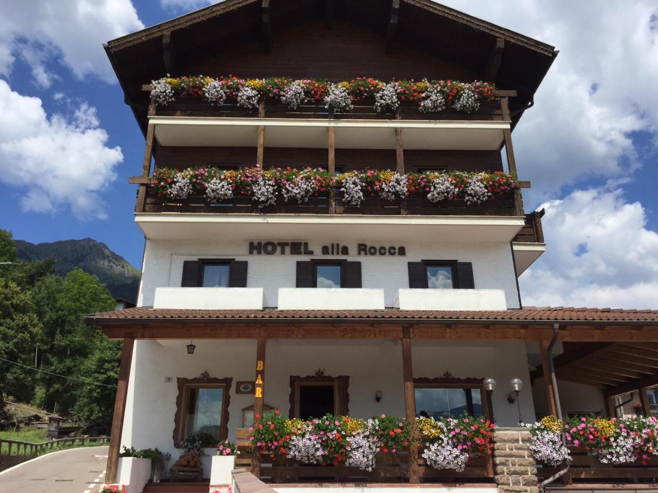 Hotel Alla Rocca Varena Eksteriør bilde